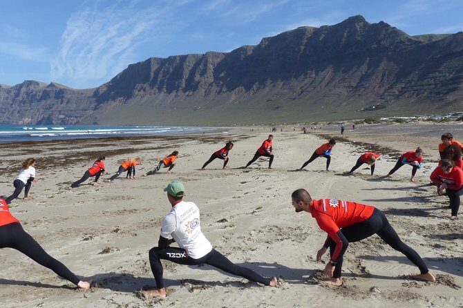 Surf class in Famara 9:15-12:00 or 11:45-14:30 (2h class) - Who this surf class suits best