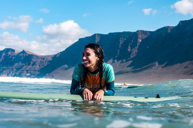 Surf Lesson for Beginners in Famara: Introduction in Surfing - Red Star Surf & Yoga Camp: how the lesson starts