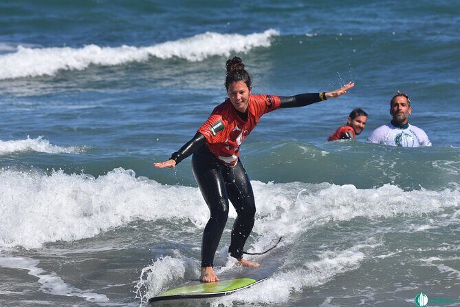 Surf lessons in Famara 9:15-14:30h (4 hours of class) - The lesson flow: warm-up, theory, first surf push, then coached corrections