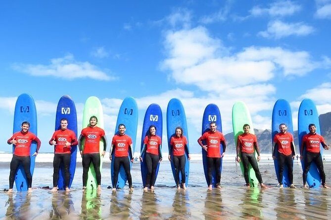 Surf lessons in Famara 9:15-14:30h (4 hours of class) - Instruction you can feel: friendly coaching and technique fixes