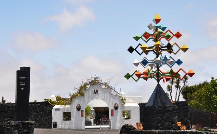 Teguise: Market and César Manrique Foundation Tour - The Teguise Market (2.5 Hours): What to Do With Free Time