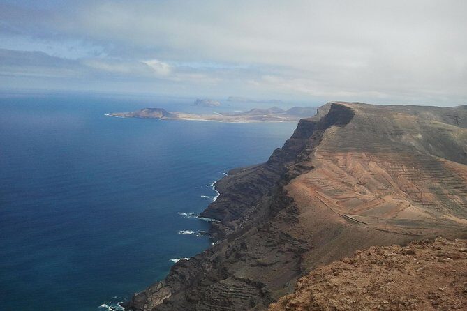 The Northern Cliffs & Valleys hiking tour - Penedo Bay and La Graciosa: A View Break That Depends on Wind