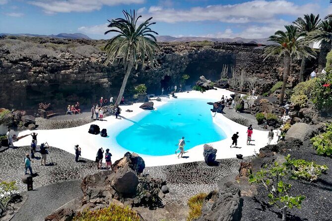 Tour to Timanfaya, Jameos del Agua, Cueva de los Verdes and viewpoint from the cliff - Haría Palms Valley and the César Manrique Connection