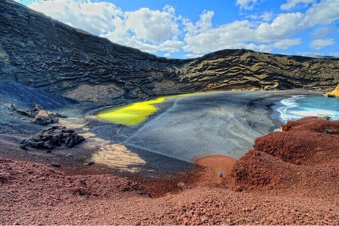 Tour to Timanfaya, La Geria and Laguna Verde for cruise passengers - El Lago Verde (Charco de los Clicos): The Green Crater Surprise